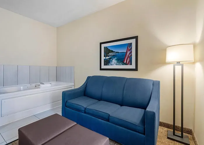 Comfort Suites Lake Geneva East
